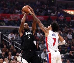 中超直播-莱昂纳德本赛季第二次复出，强调膝伤恢复需要两年